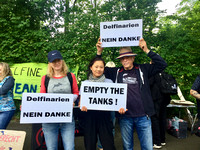 Empty the Tanks Duisburg Zoo, Ric O’Barry, Helene O’Barry, 5-13-18-photos